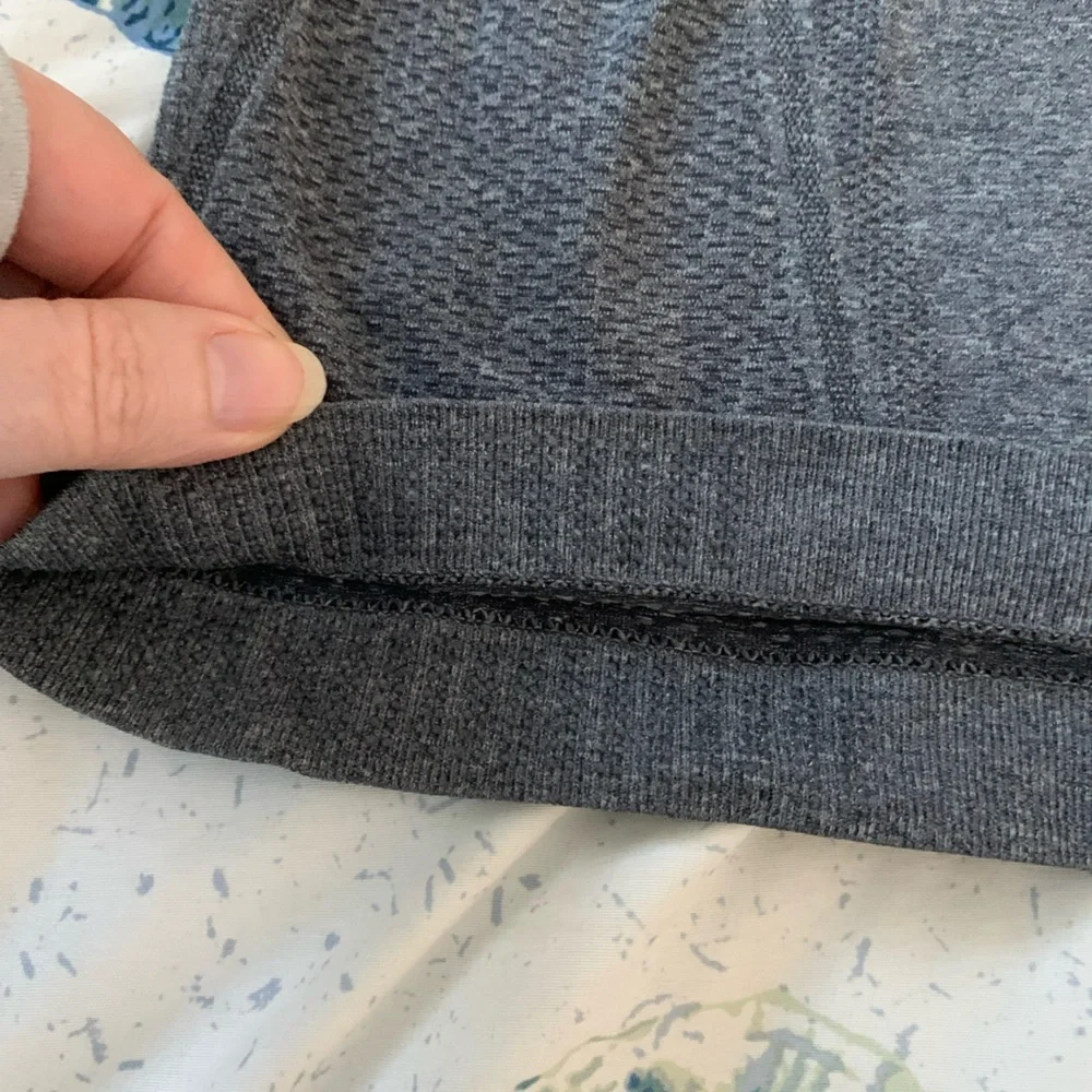 Athleta Momentum Seemless Tee Shirt size Small - Picture 3 of 6